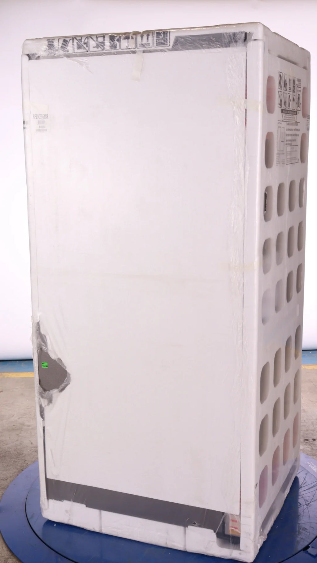 33 IN. 24.5 CU. FT. Stainless Steel French Door Refrigerator L961422