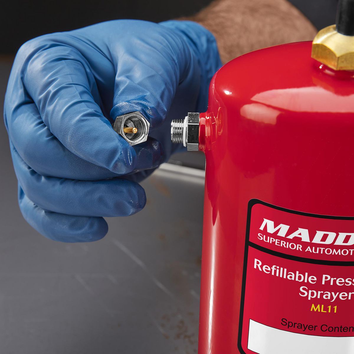 32 oz. Refillable Pressurized Sprayer B464