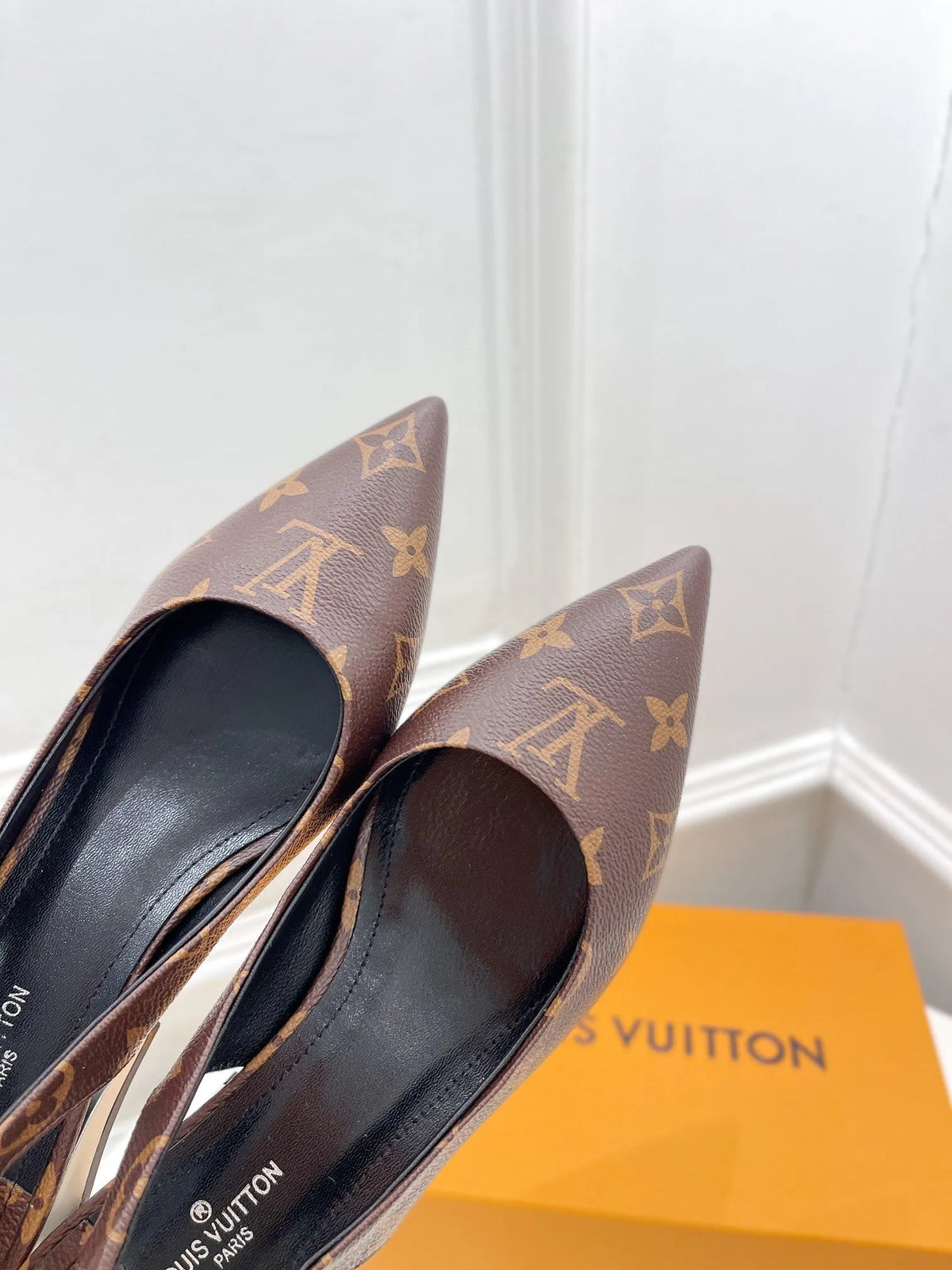 Brown Magnetic Slingback Pump L7658