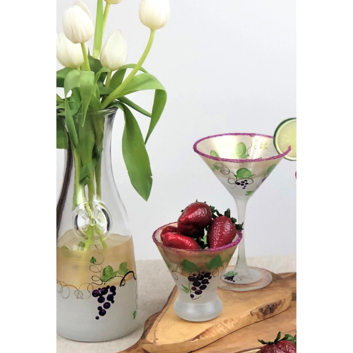 Set of 2 Gold Hand Painted Martini Drinking Glasses 7.5 oz Q85303