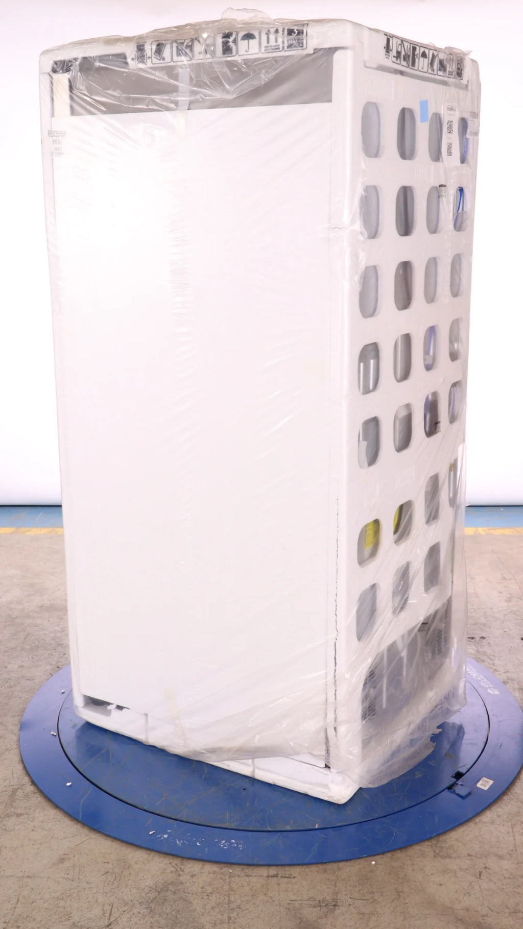 33 IN. 24.5 CU. FT. Stainless Steel French Door Refrigerator L961422