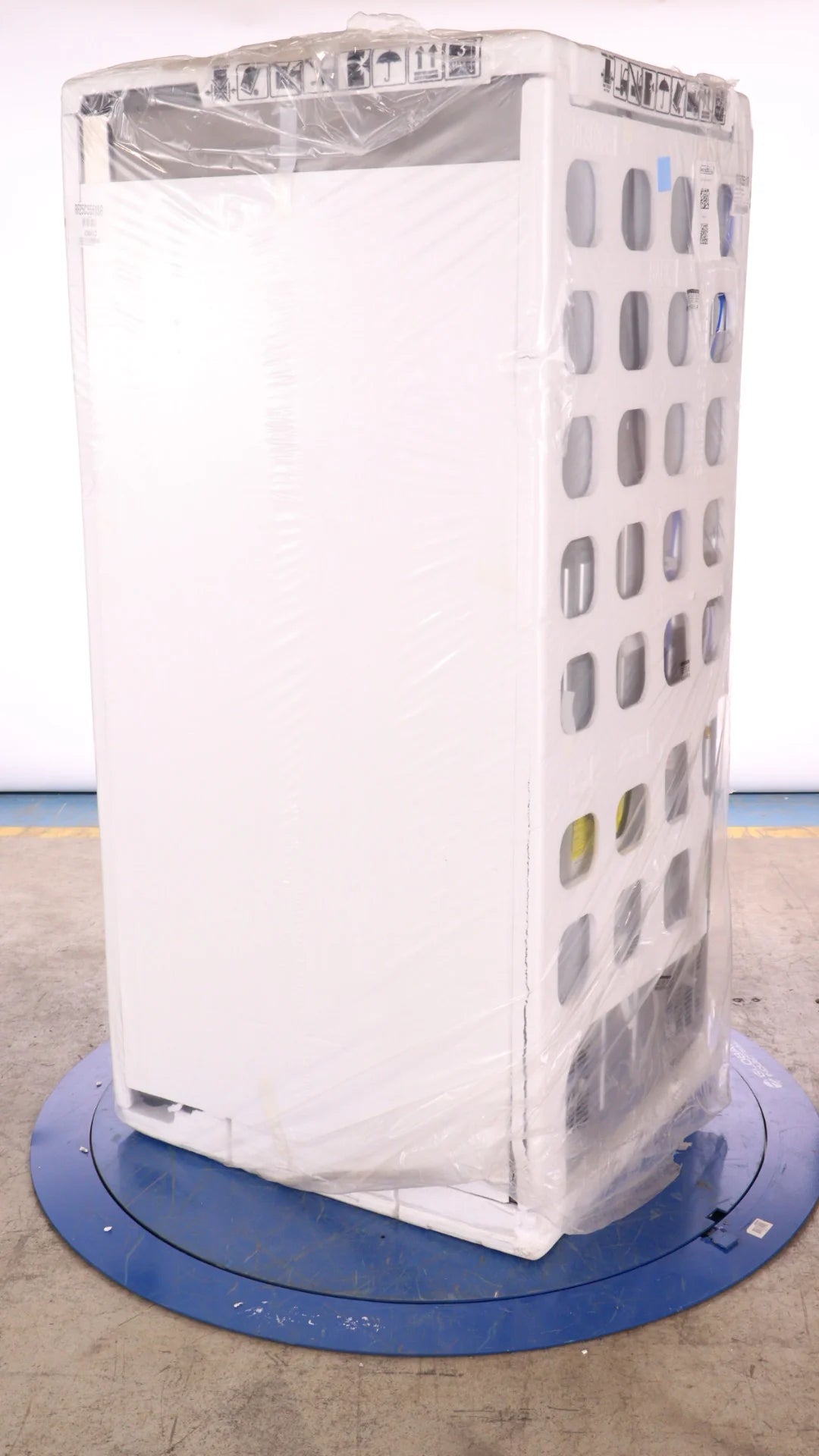 33 IN. 24.5 CU. FT. Stainless Steel French Door Refrigerator L961422