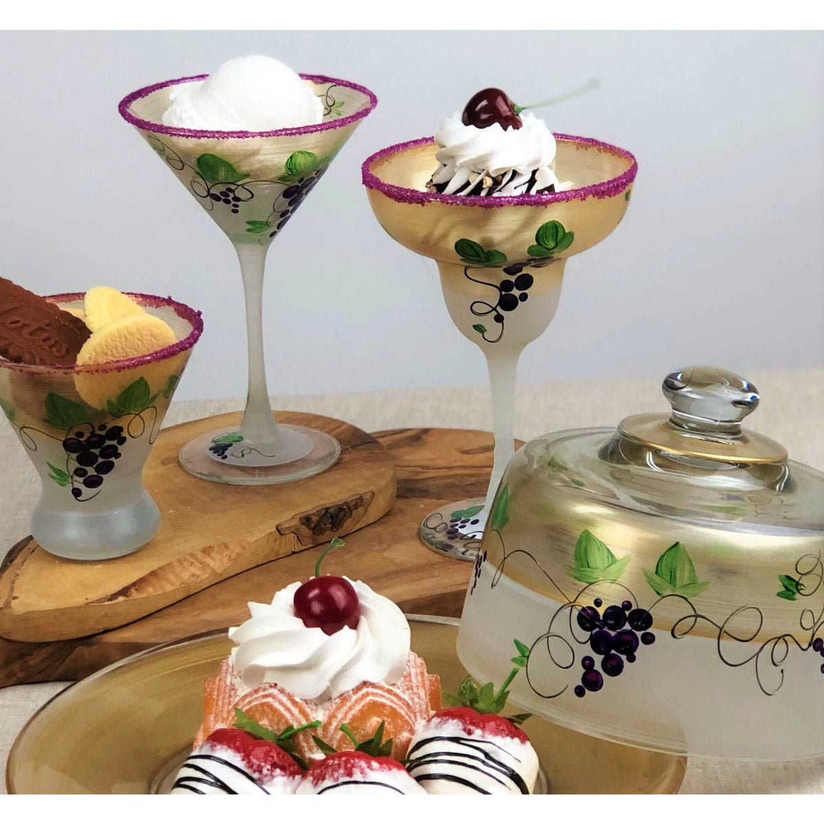 Set of 2 Gold Hand Painted Martini Drinking Glasses 7.5 oz Q85303